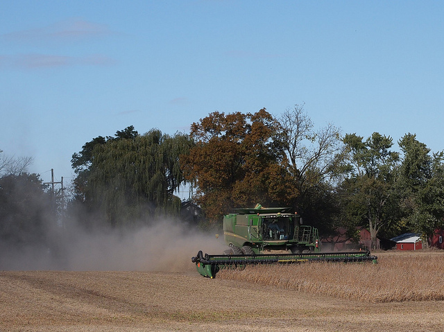 michigan-soybean-harvest